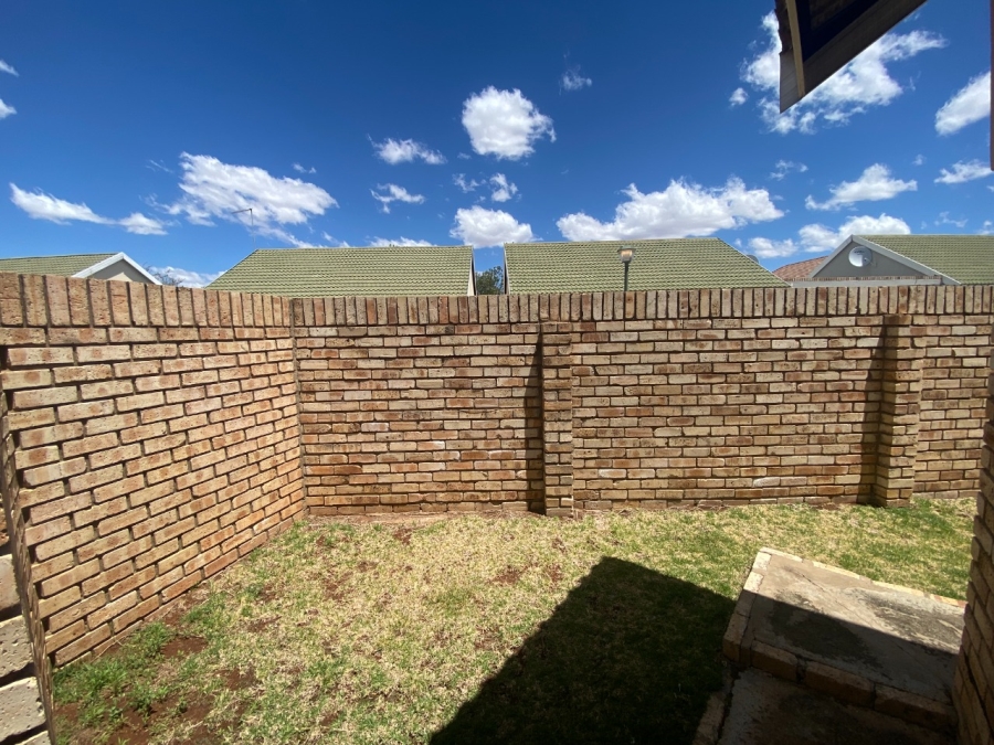 2 Bedroom Property for Sale in Roylglen Gardens Northern Cape